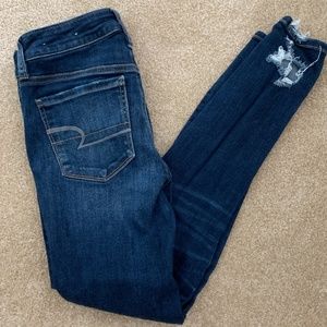 American Eagle Hi-Rise Distressed Jegging (Size 2)